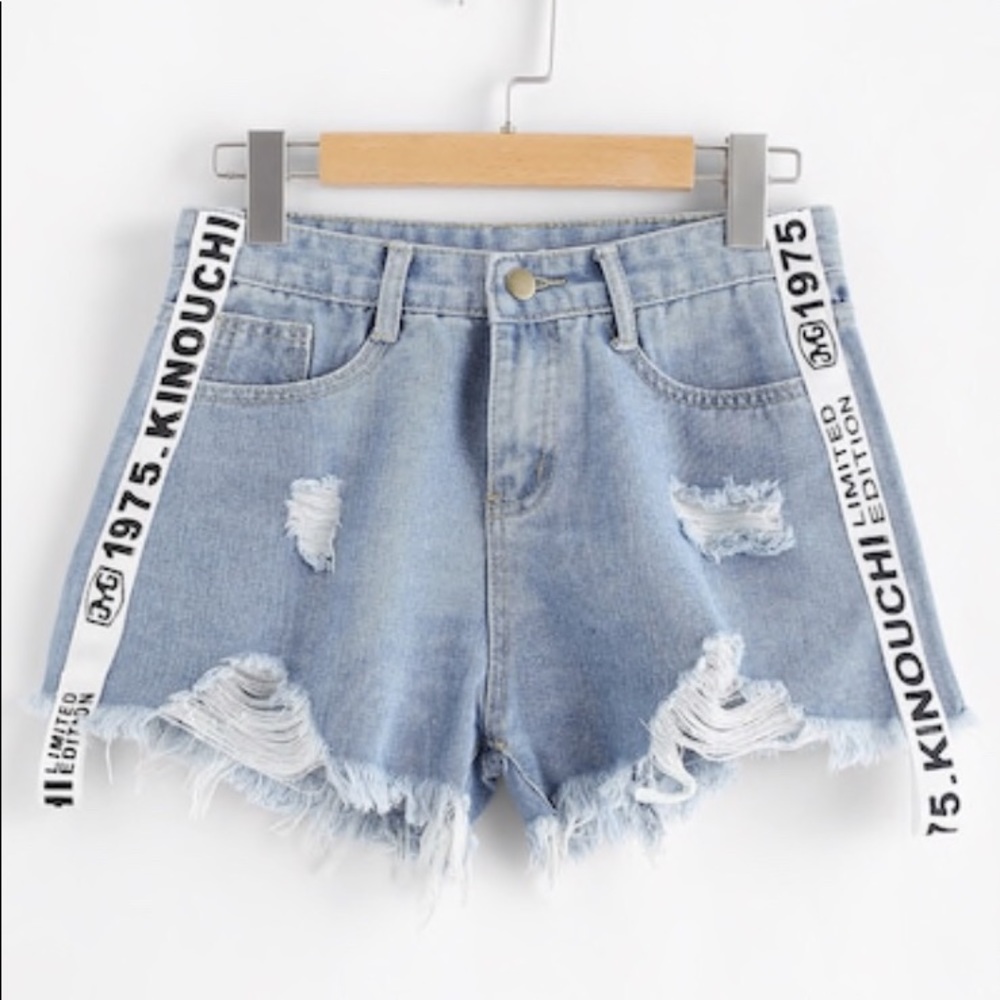 Letter Print Raw Hem Denim Shorts . Colors: 3